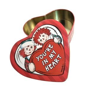 Vtg 1998 RAGGEDY ANN & ANDY Heart-Shaped CHRISTMAS Tin Box 7" Gingerbread Men